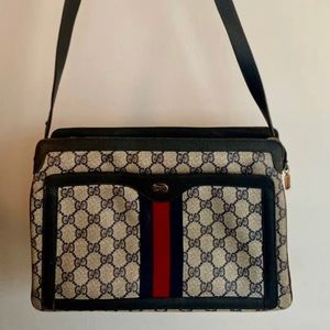 Gucci stylish shoulders bag